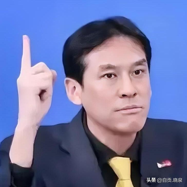 网友骂“变色龙”、“绿嘴鸟”的台湾政论名嘴黄暐瀚，最近“脾胃不适”乱放臭屁……