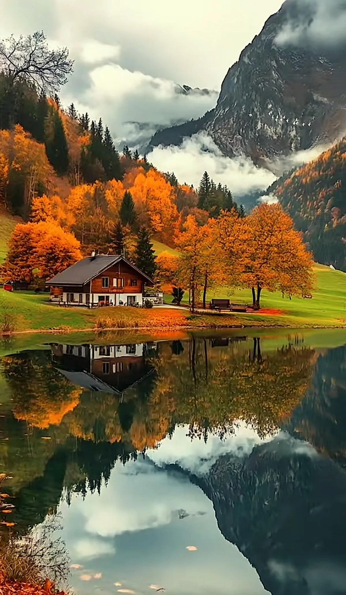 秋日童话，湖畔小屋，静谧如画。🍂🏡🌄秋冬湖畔美景 秋冬美景手摄 如此醉人的