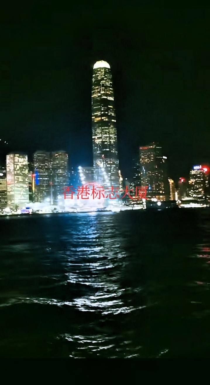一张图片就能证明去过香港？那必须得是香港迪士尼乐园的城堡照啊！我去的时候，站在城