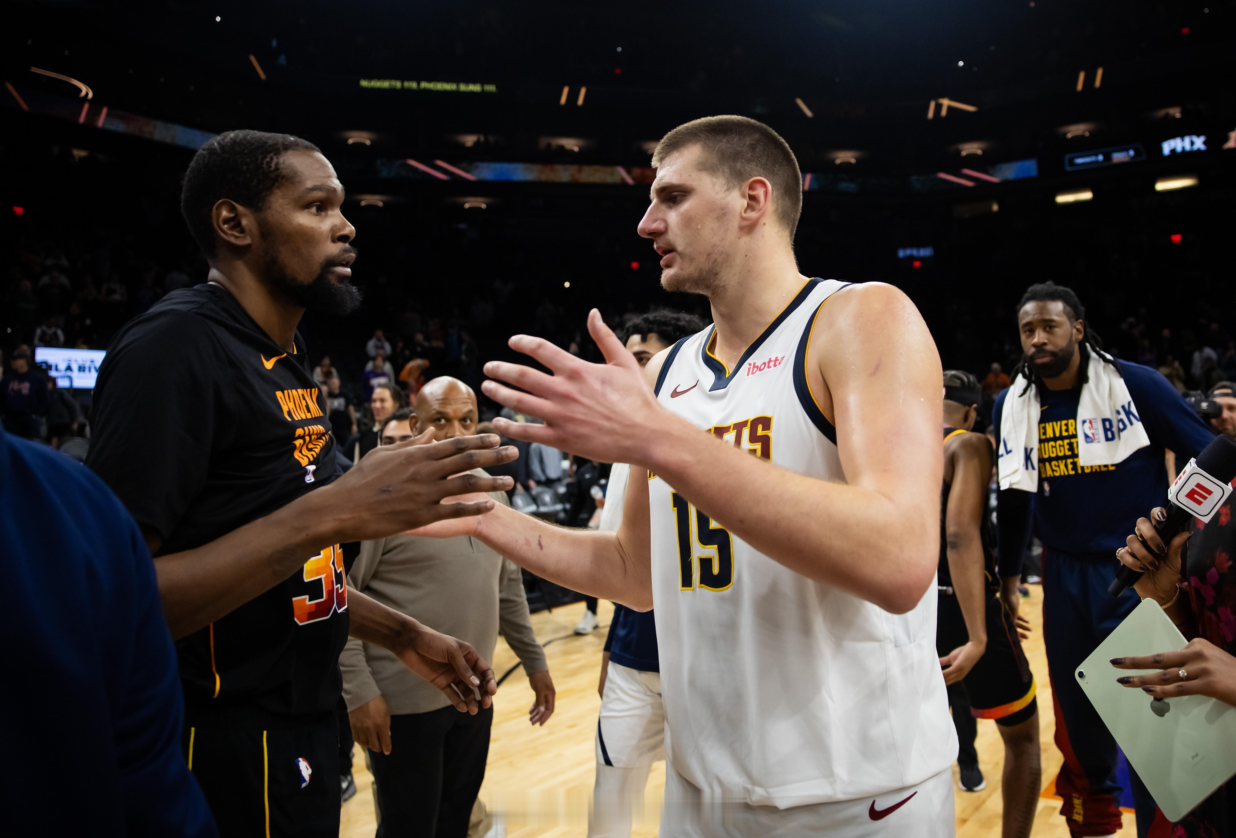 近日前NBA球员、现篮球评论员贾马尔-克劳福德在Reddit与球迷互动时谈到了最