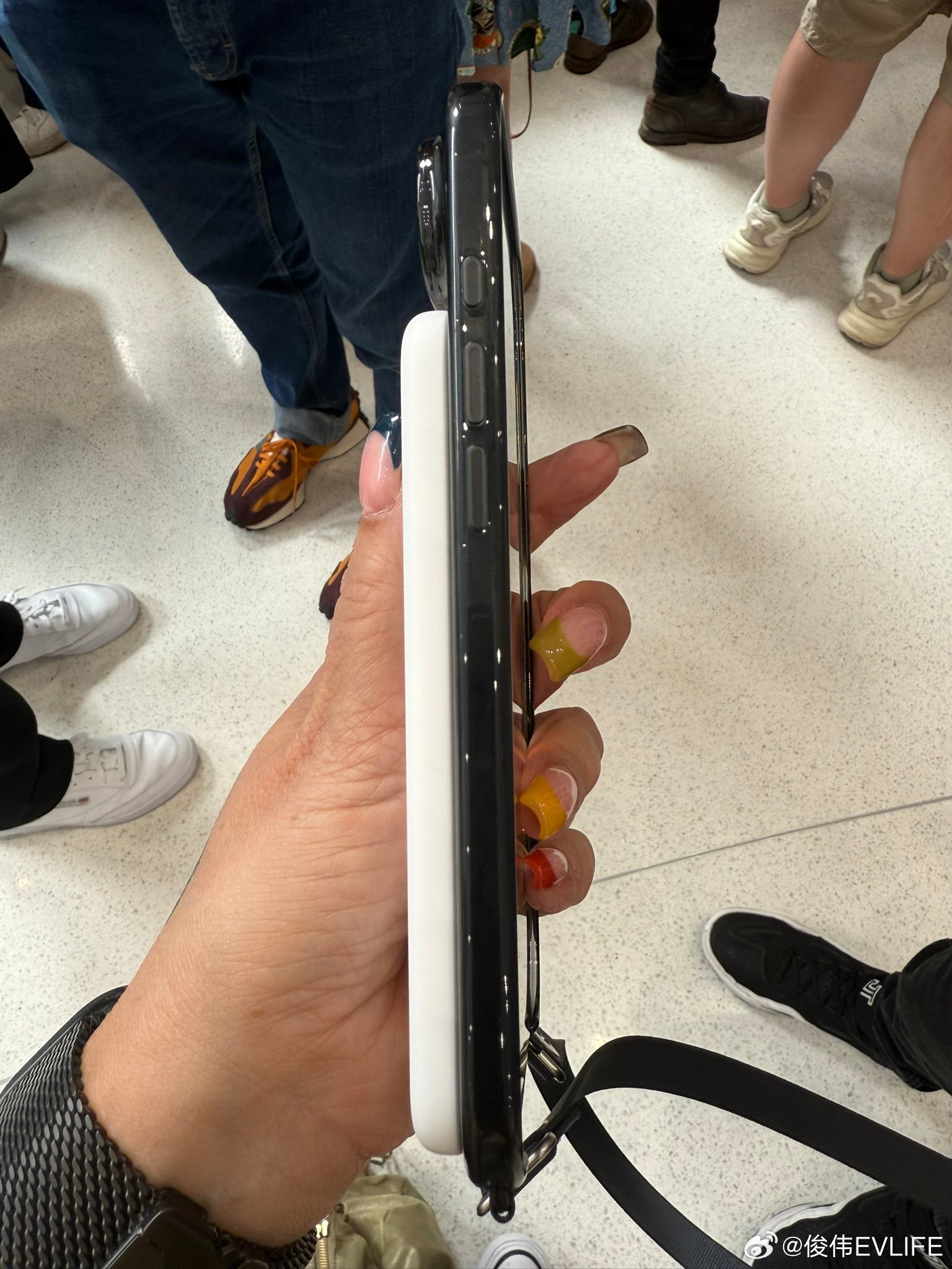 苹果发布会iphone17带battery pack 的iPhone Air，拉