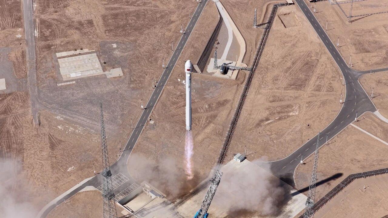 低轨组网加速，中国在铺一张天地融合底网。

中国低轨卫星互联网正在加速，千帆星座