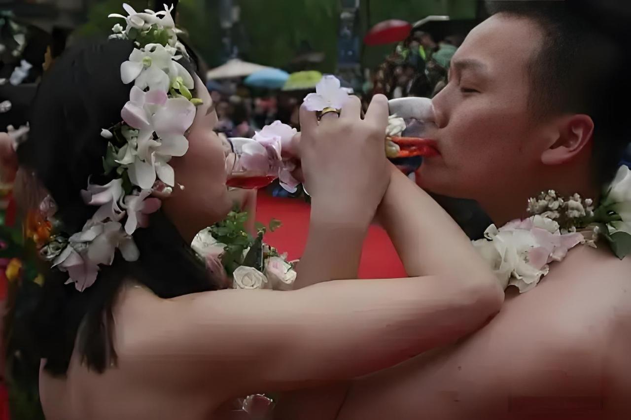 管你啥事？
很多人在聊
“嫁不嫁穷男生”，
吵得比婆媳群还凶！

我发小28岁，