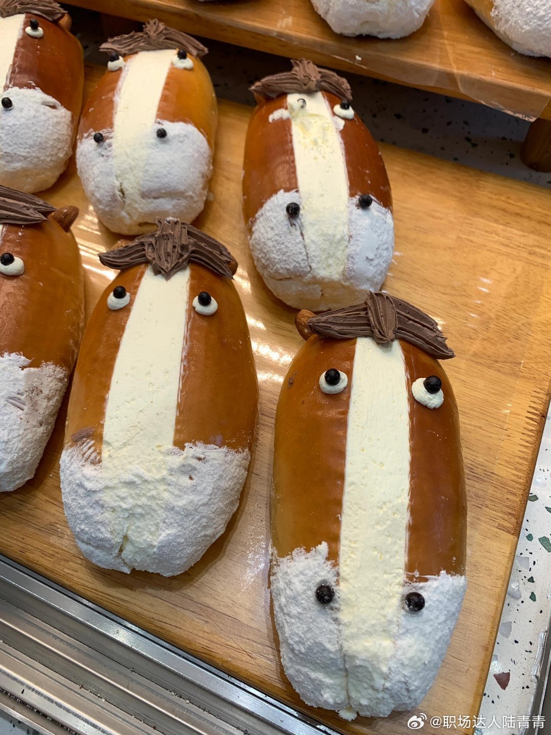 牛马做的面包叫什么！！哈哈哈哈哈，当然是牛马面包！哈哈哈哈哈（自娱自乐版）做牛马