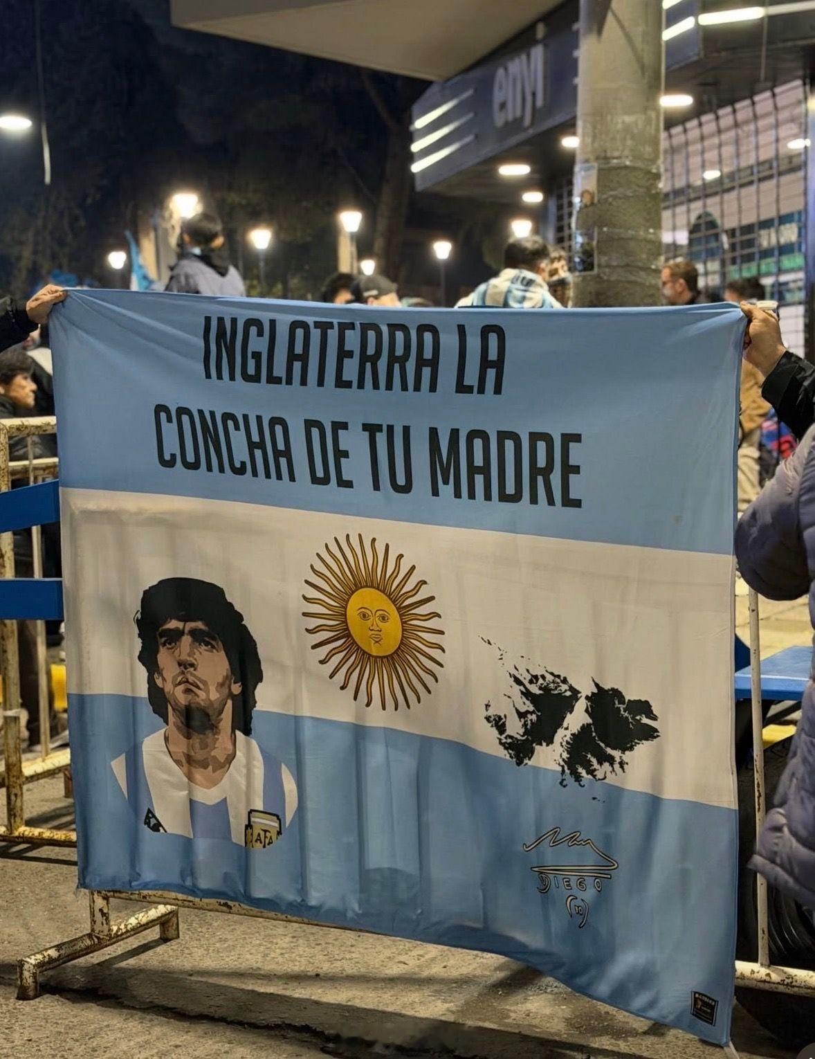 阿根廷球员举马岛横幅或遭FIFA处罚懂西班牙语的网友给翻译翻译 
