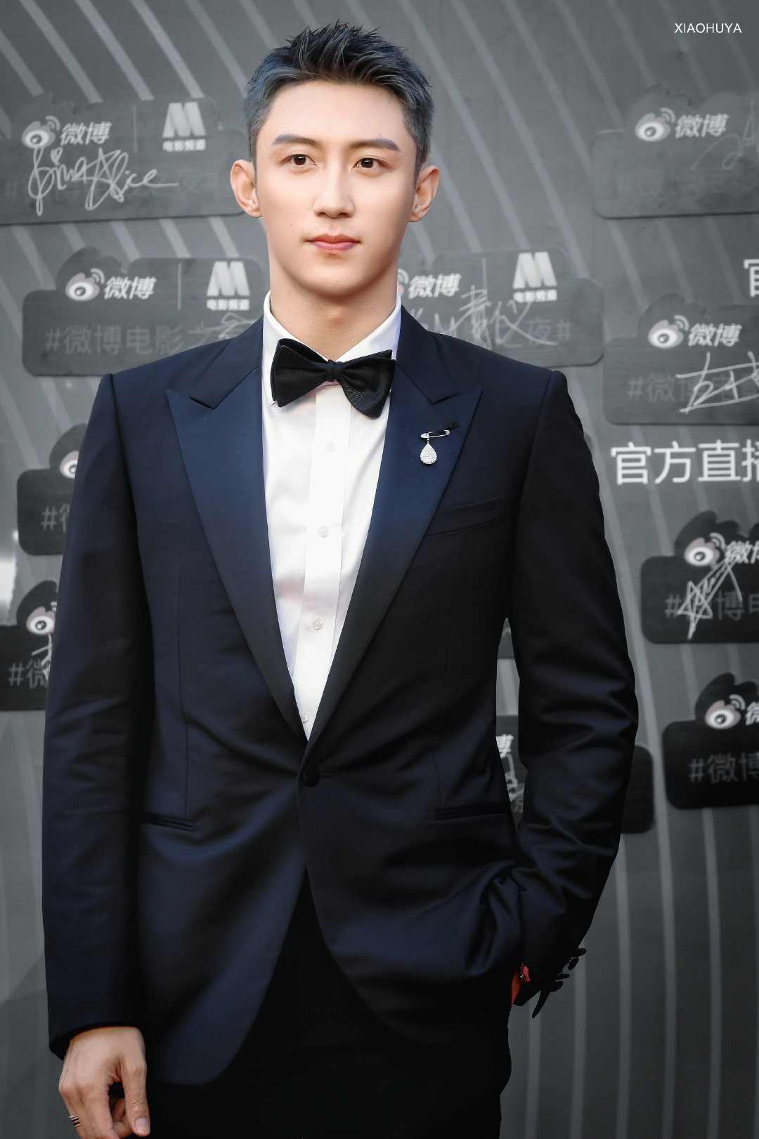 黄景瑜银发好酷啊上一次银发还是21年黄景瑜银发黄景瑜银灰发