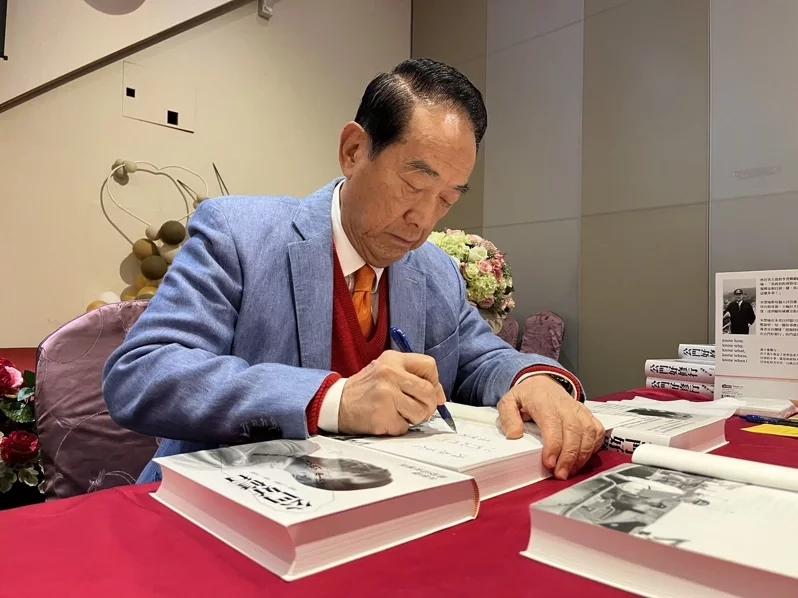 亲民党主席宋楚瑜去年12月25日接受凤凰卫视专访时认为，统一是目标，但“两岸统一