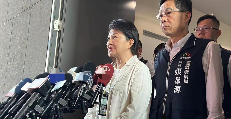 卢秀燕和韩国瑜都是扶不起的阿斗。昨天赖清德弹劾案上，韩国瑜直接美投票，江启臣主持