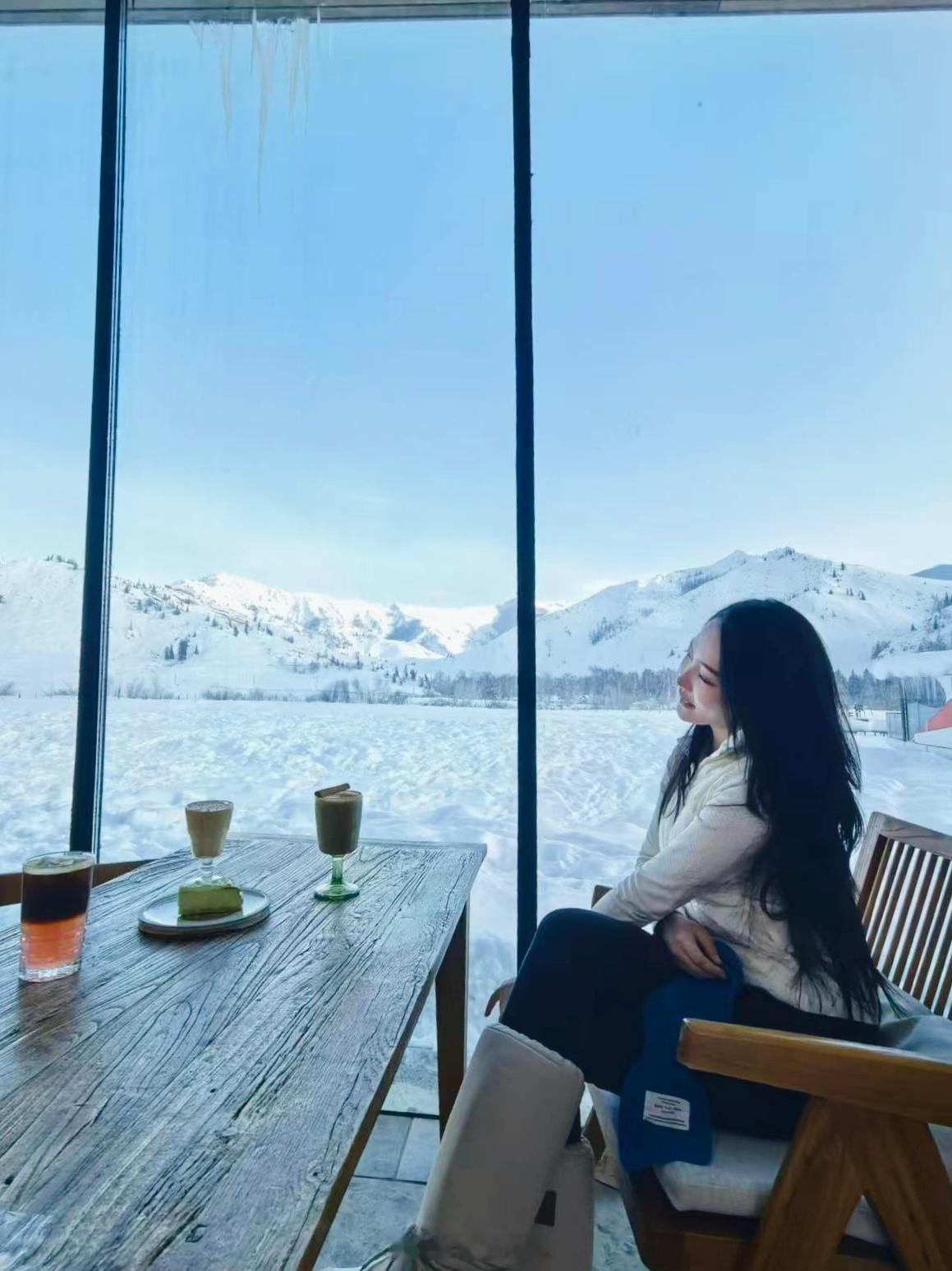 不滑雪的时候就好好当美女啦！雨丝的日常 阿勒泰·許久野奢民宿