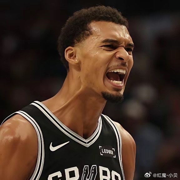 “无人懂我青云志，我自踏雪至山巅！”文班亚马1.1秒绝杀太阳，马刺稳居前列。比起