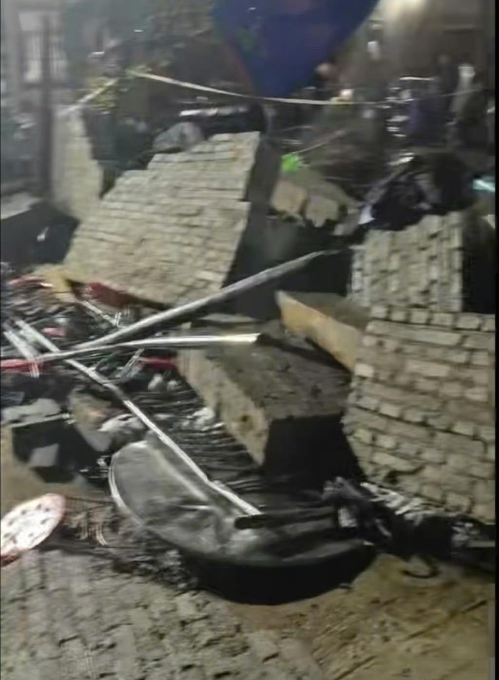 因参加葬礼而遇难……
陈女士接到噩耗，在云南昭通老家参加葬礼的女儿，被突然倒塌的