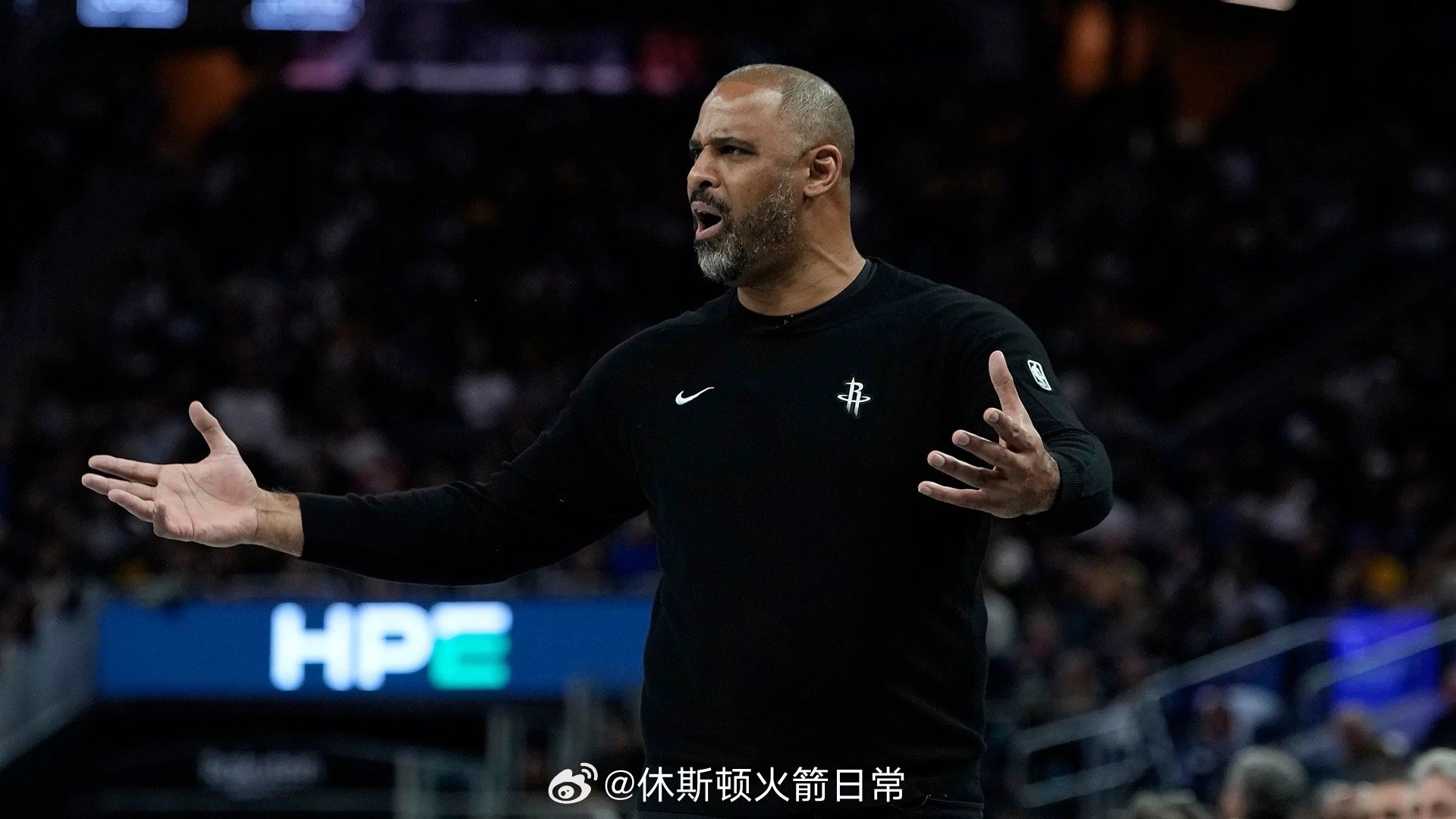 记者：“在考虑你们的季后赛首发阵容时，会仅仅是基于对位吗？还是伊森或谢泼德能做什