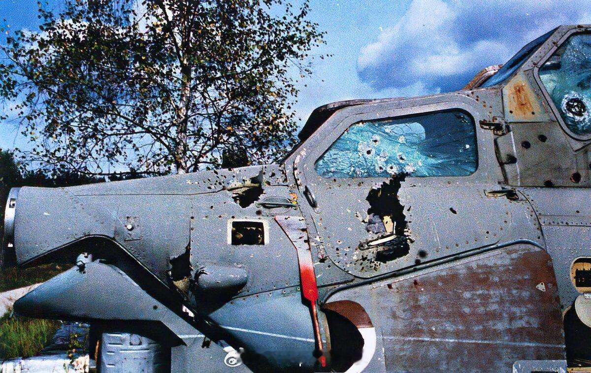 烽火问鼎计划进行测试的米-28N攻击直升机装甲乘员舱。其座舱装甲设计用于抵御12