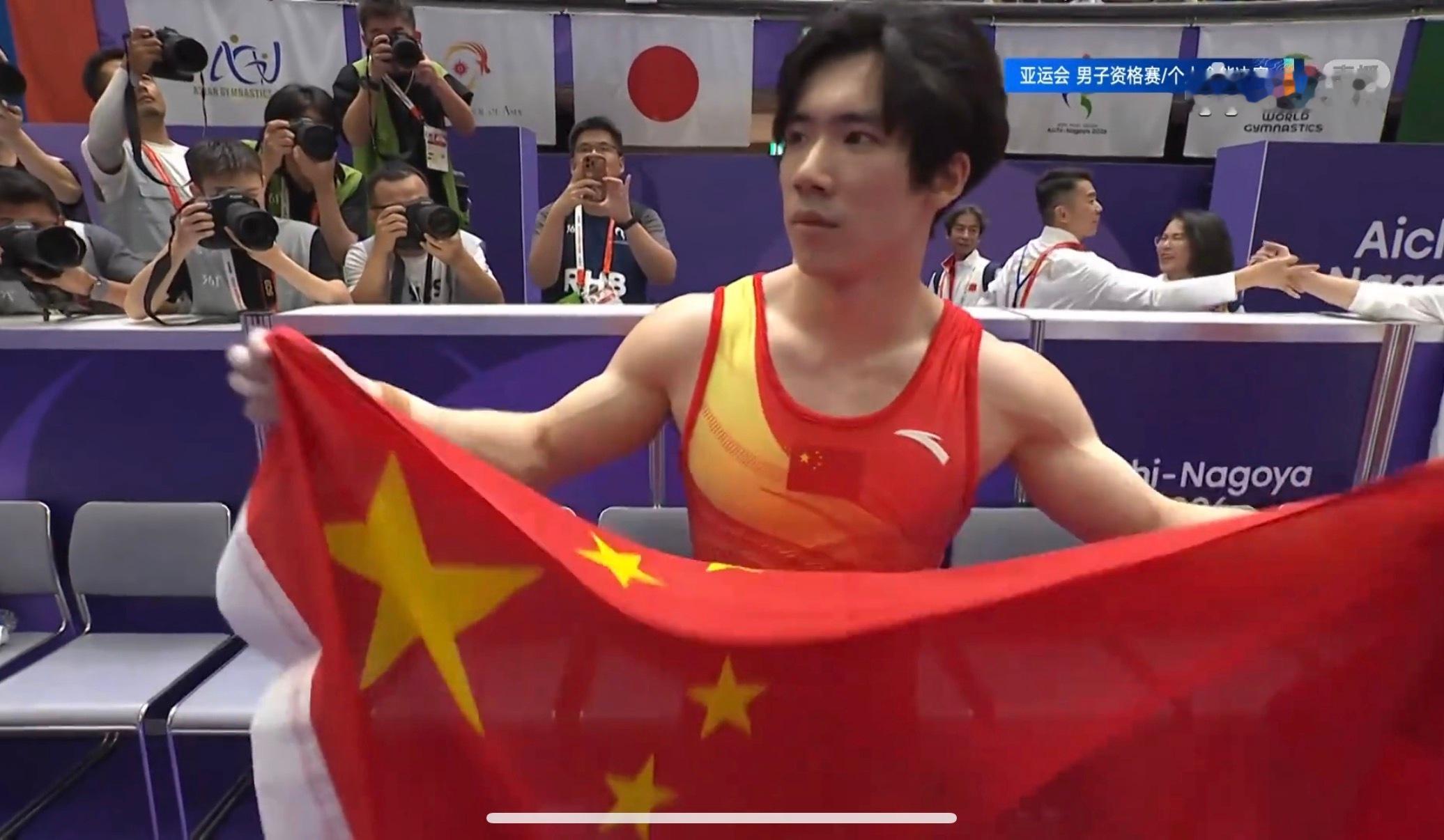 张博恒金牌体操男子全能决赛 恭喜张博恒，男子体操全能亚运夺金！张博恒战胜东京奥运