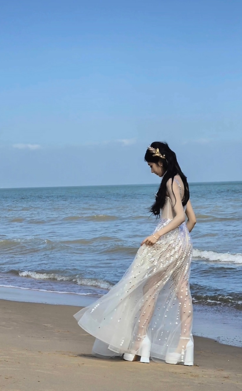 王影璐 鞋跟 omg 王影璐这个鞋跟好高啊！璐璐要注意安全啊！今天真的仙气飘飘，