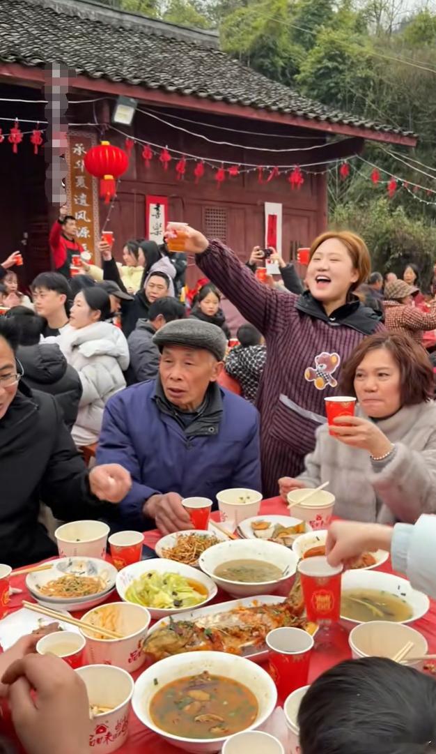 00后回村48小时造村晚太上头青春版村晚来袭！00后仅用两天就搞定整场晚会，自编