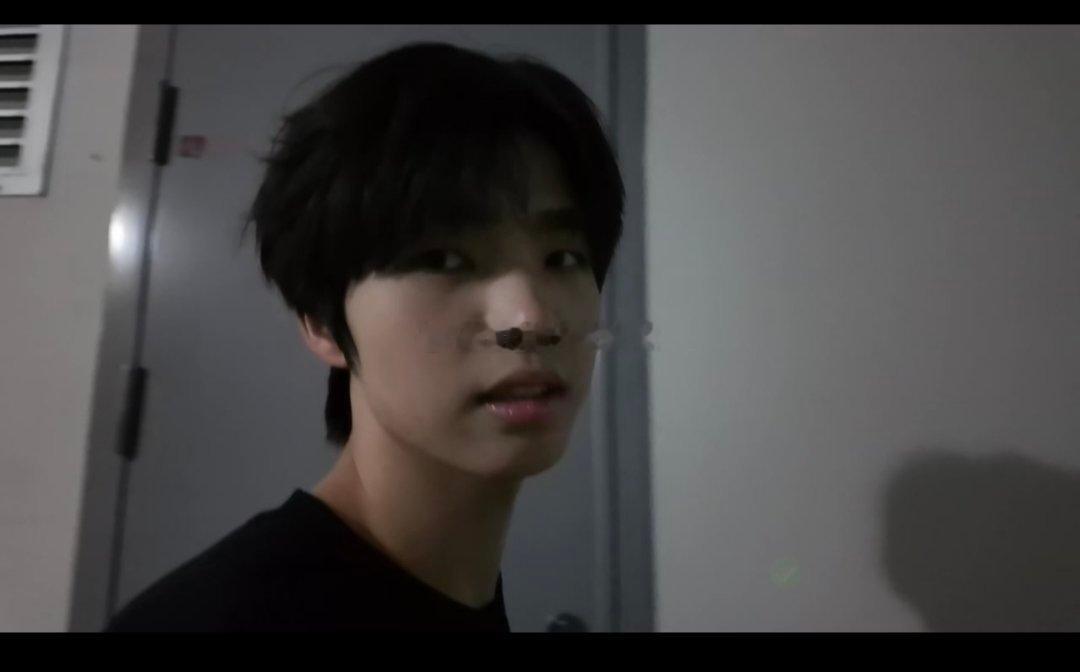 钎城说要去完成人生主线任务并肩走过无数赛场高光，如今放下电竞副本，奔赴专属人生主