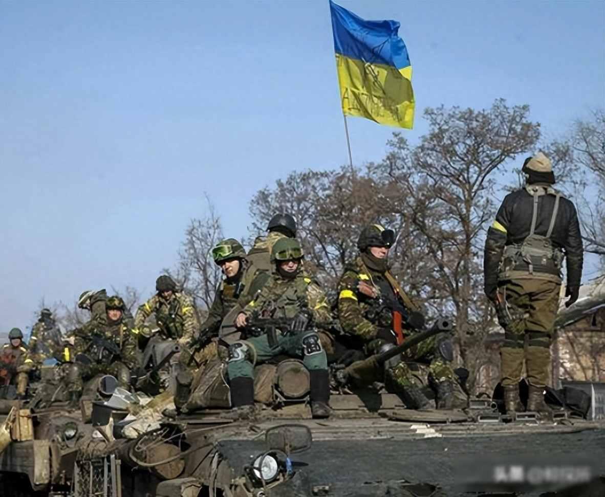 莫斯科夜空不断闪火光，无人机撞上高楼炸成烟花，断电让基辅医院靠发电机撑命，英国悄