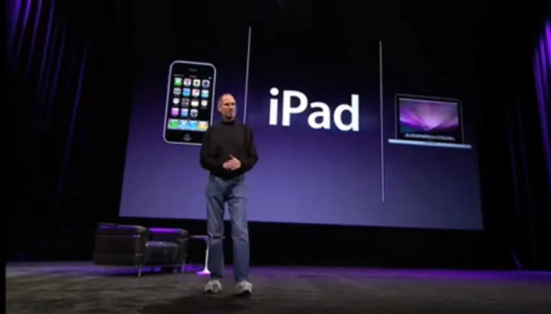 其实我还是倾向于，“iPhone Fold”是一台可以折叠的 iPad，而不是一