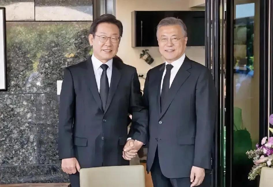 7月28日，韩国方面邀请朝鲜出席10月底的APEC峰会，虽然惨遭“回怼”，但却是