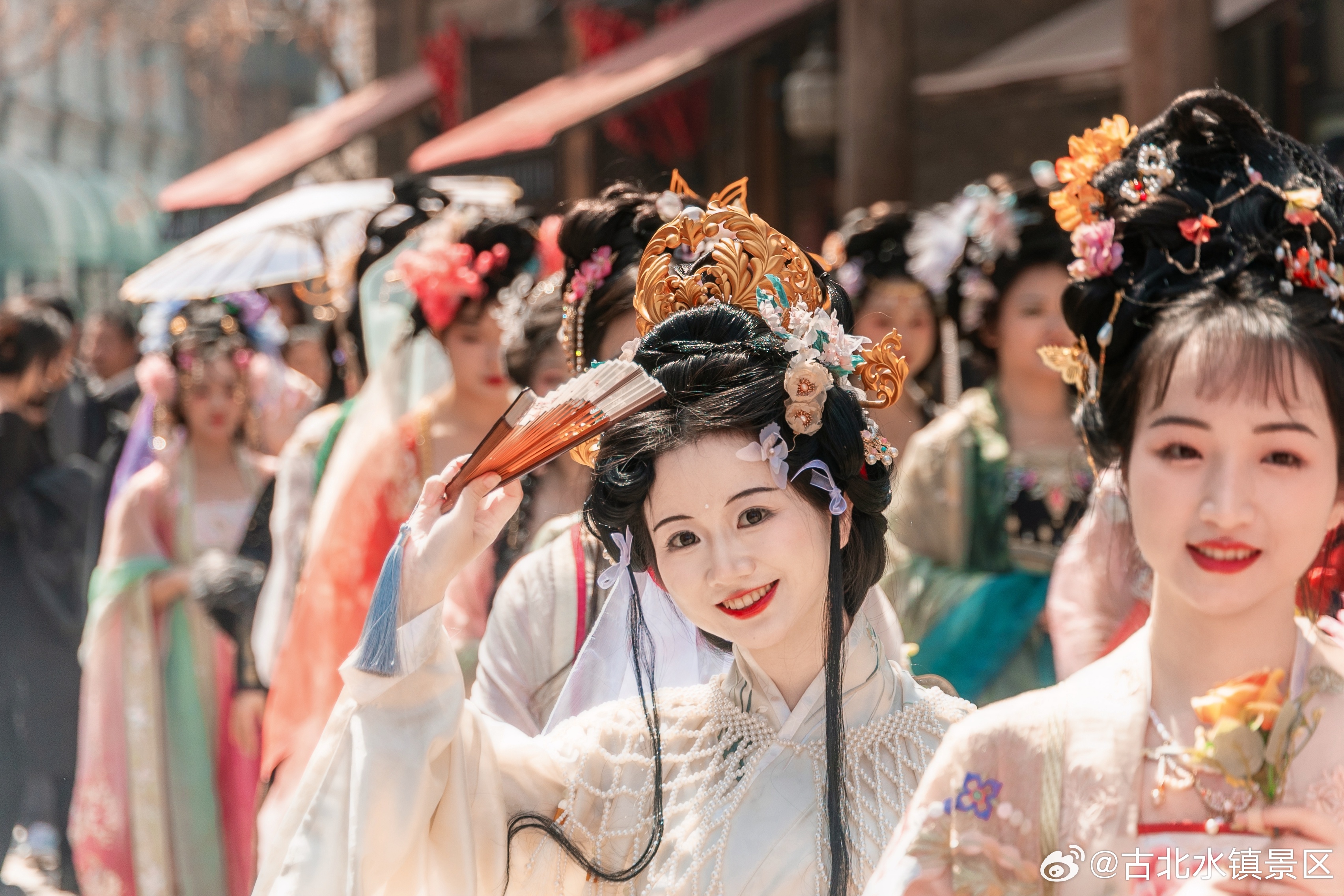 晨光破晓，万物复苏早安，宝子们～#古北水镇# #司马台长城# #长城下的碧水小镇