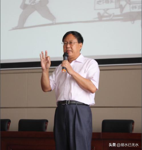 对孙大午第一次被抓印象还是挺深的。
当时根本不知道孙大午这个人，但是突然报纸上连