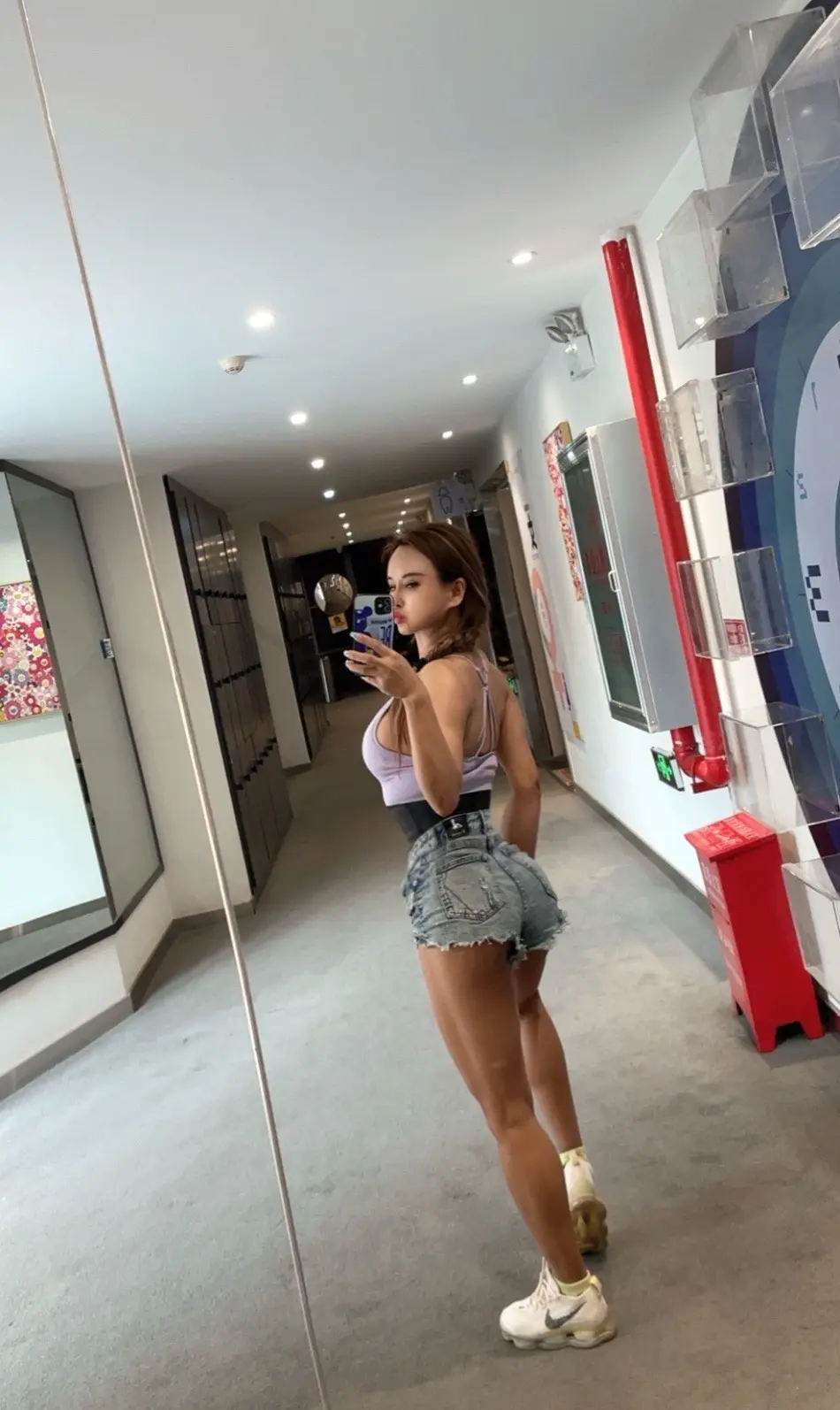 像你们一样白白胖胖不好吗？非要练成这样呢？