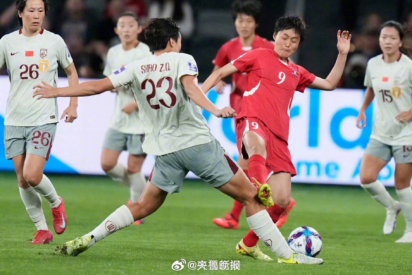 #中国女足3连胜##中国女足2比1朝鲜队#【祝贺！#中国女足小组第1#】今天，2