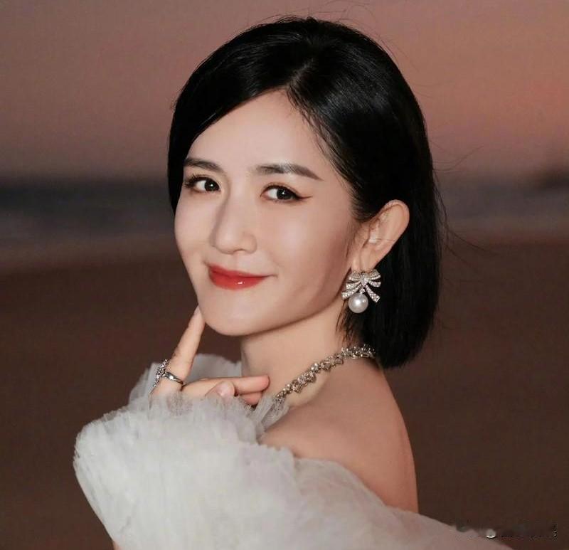谢娜，没想到会变成这样吧？
 
6月9号，一则“谢娜下沉市场口碑”的话题，引起了