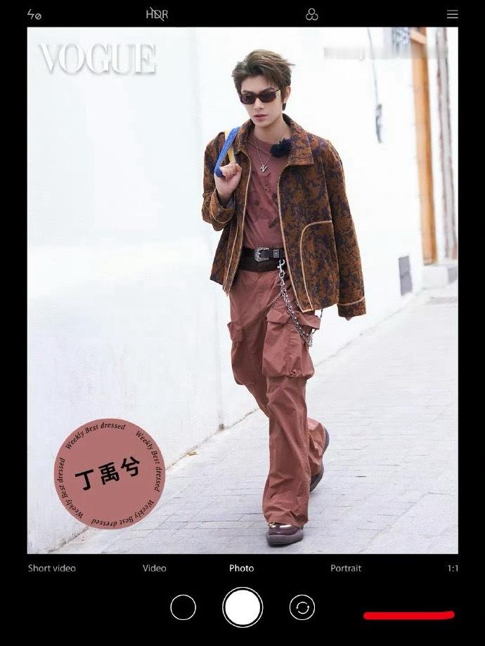Vogue一周最佳穿搭：丁禹兮红褐色调混搭出年轻活力和时髦张力[爱慕] ​​​