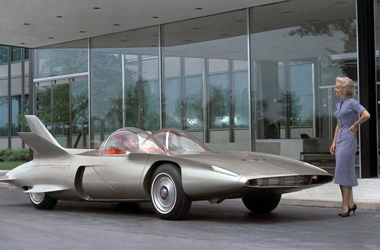 Firebird III：通用汽车 1958 年推出的汽车，外形酷似科幻电影。