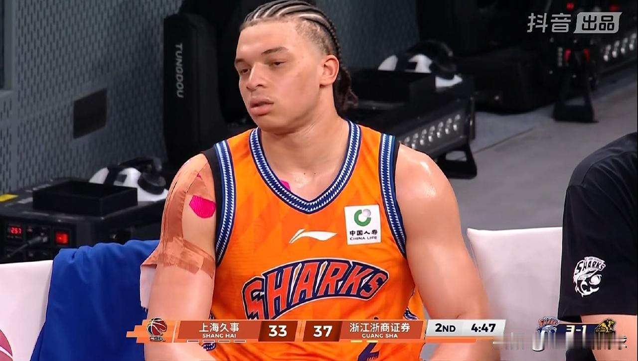 上海久事外援洛夫顿真是躺着夺冠！在今天上海久事主场以103：82大胜浙江浙商证券