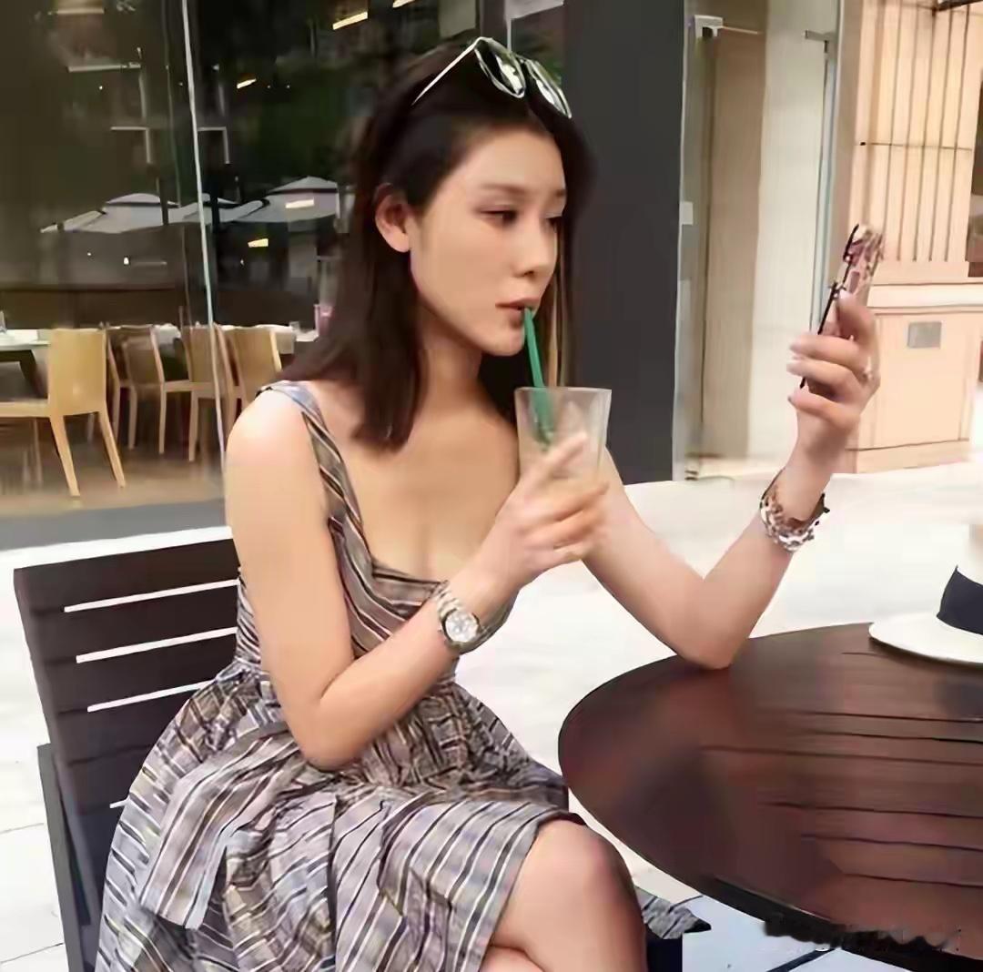 插足林丹婚姻后，43岁的她不当明星，定居北京当律师，至今未婚 