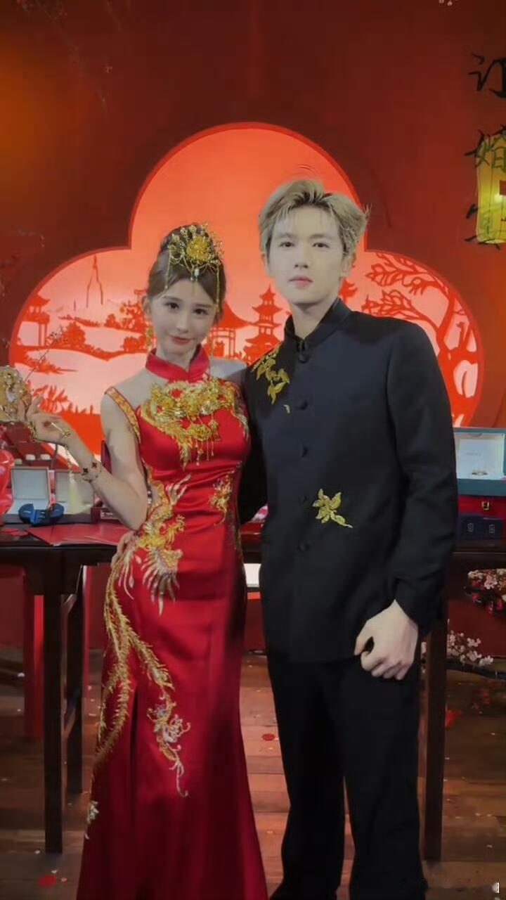 鹿哈订婚模仿赛道鹿哈凌达乐也算是出状元了，事业爱情双丰收，恭喜鹿哈，要一直幸福呀