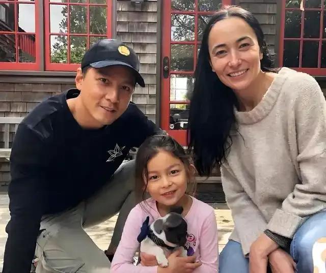 甜度超标！吴彦祖深夜撒狗粮为妻庆生，直言妻子骑马时美到窒息，还甜喊 “最好的年华