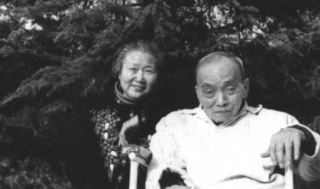 1949年4月，国民党少将范纪曼临刑前借口上厕所，谁也没想到，他竟靠一块木板死里