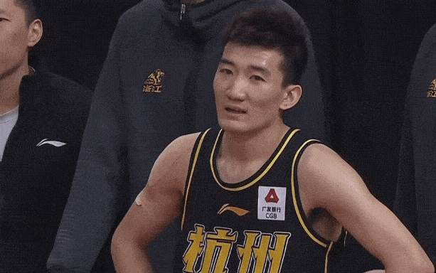 第三节结束中国男篮64-55领先韩国，这一节裁判也太偏韩国了把？ 中国男篮vs韩