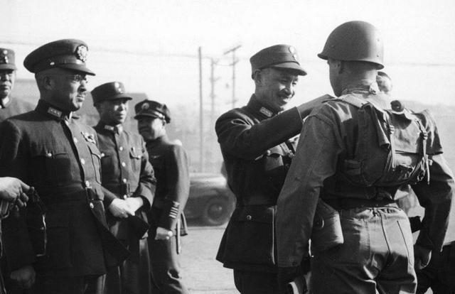 很多人都不知道 老蒋去台的时候 那里已经被小日子殖民几十年了
老蒋退台这事儿，得