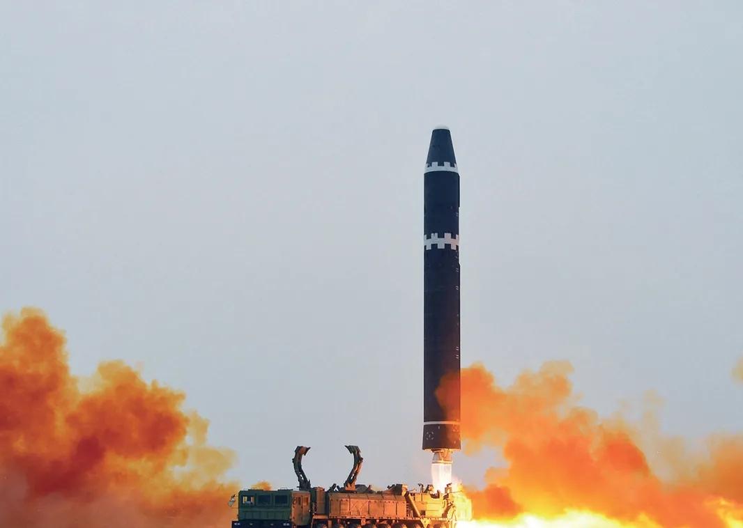 3月11日，美以对伊朗军事行动持续已十二天之久。国际局势紧绷，亚太地区迅速冒起新