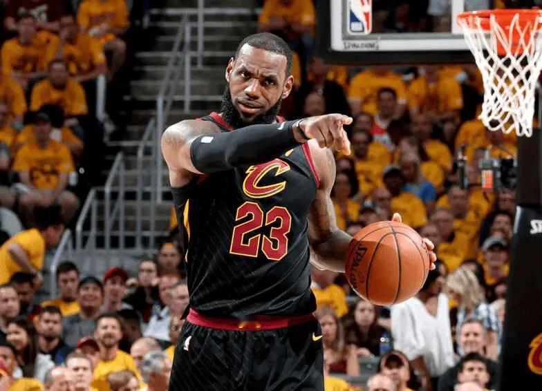 自2001年以来，只有6支东部球队在打进NBA总决赛时只输了2场或更少的比赛：-