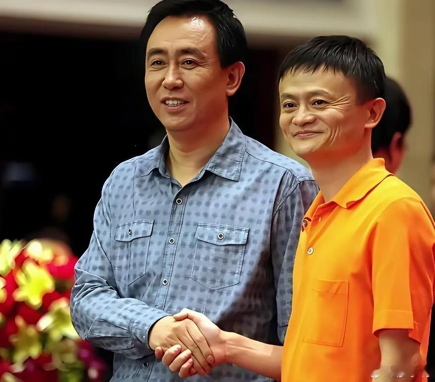 还是马云厉害！他跟泡菜国朴总统合影，朴进去了！他跟商业大佬许老板合影，许进去了！