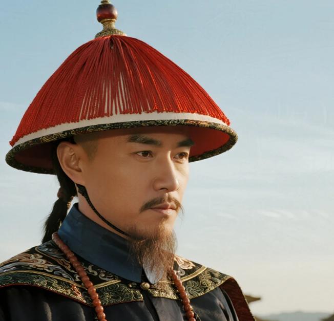 三藩平定后，吴三桂的孙女被清军大将蔡毓荣纳为小妾，佟国维得知立刻上奏康熙。康熙勃