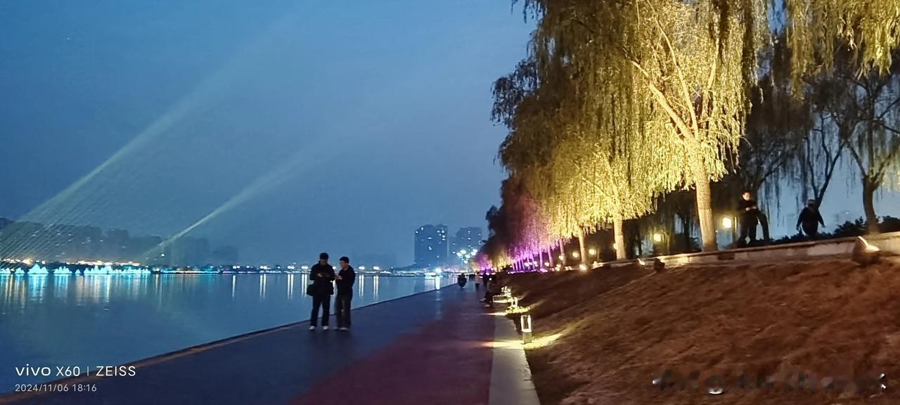 #分享夕阳晚覆灯光秀#