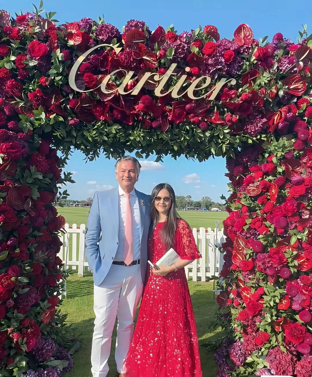 李湘真的是要把女儿王诗龄培养成另一个自己 
一样的黑长直头发  
一样的体格  