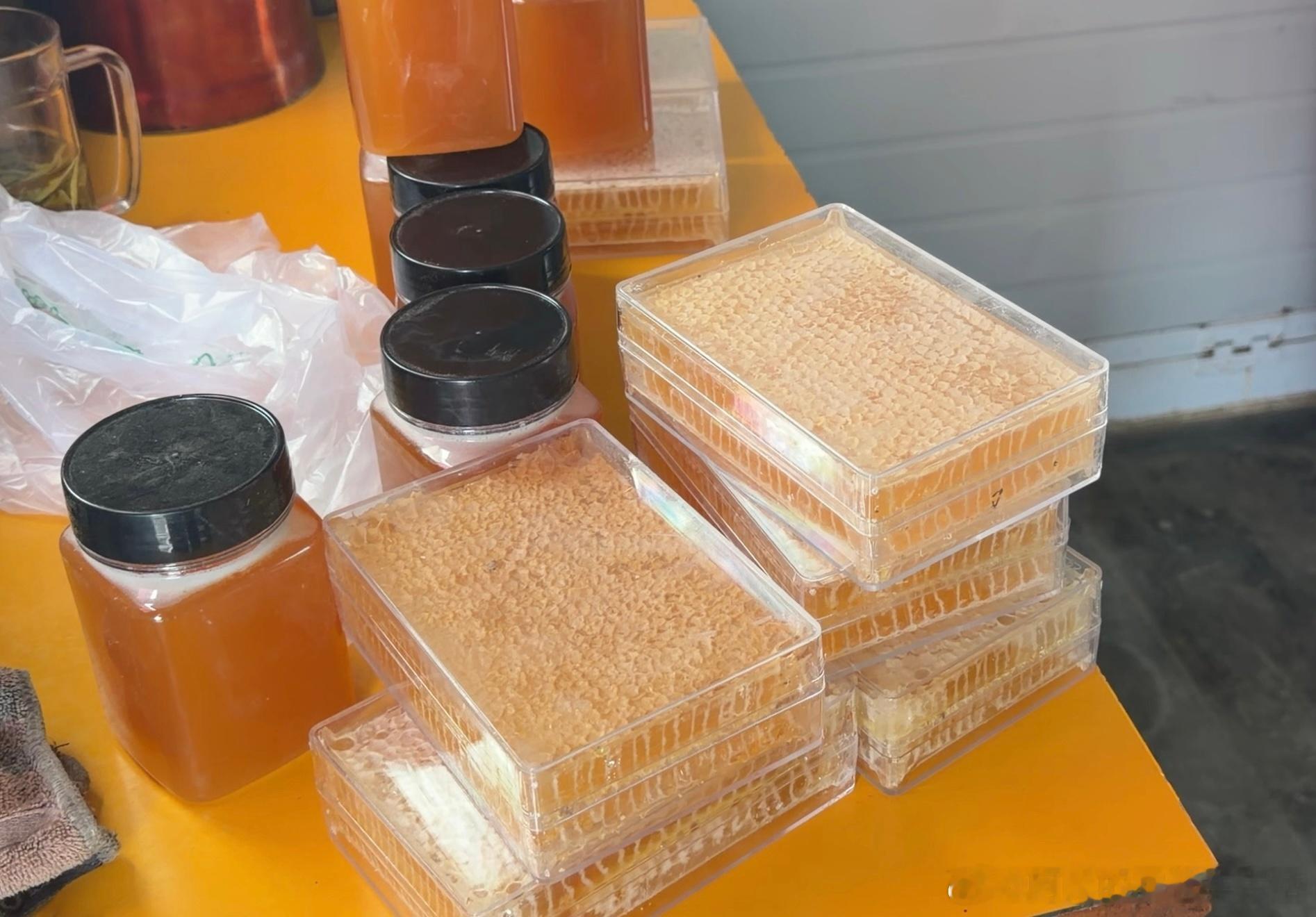 新疆蜜蜂小镇山上买的野蜂蜜，送朋友应该不会翻车吧 伊犁
