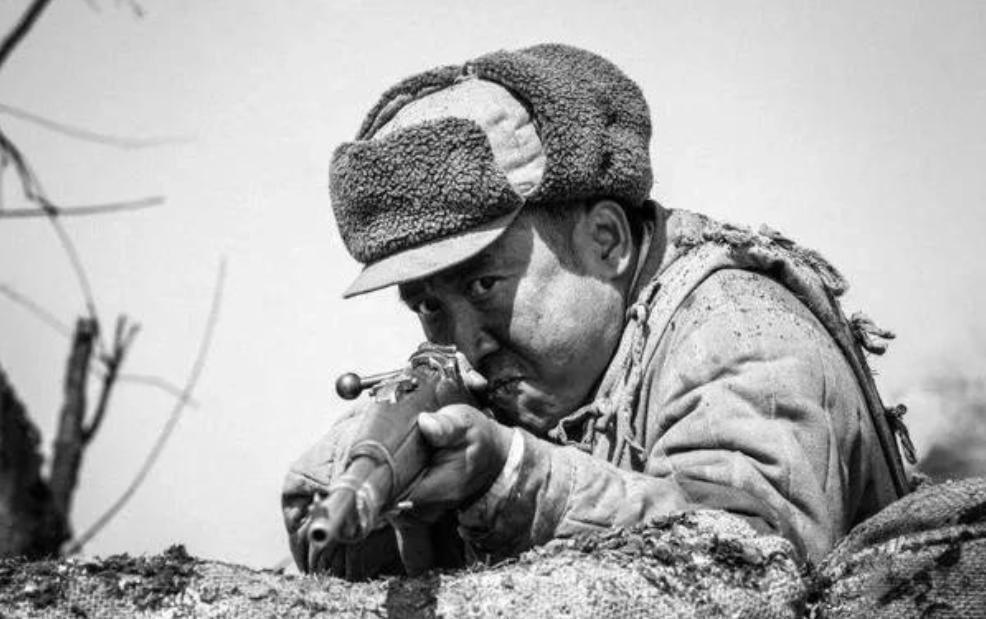 1958年，全军大比武，63军神枪手唐满洋一连7枪，枪枪命中，大家正欢呼呢，唐满