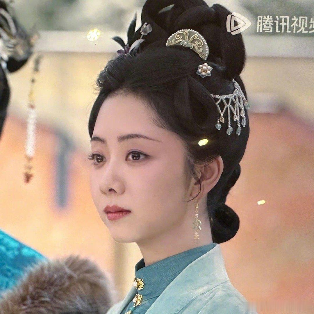 林锦岐许兰香亲了这一吻太心动了，林锦岐轻吻兰香脸颊，难掩满心欢喜，嘴角不自觉上扬
