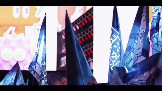 10月3日上海前滩音乐节[送花花]
跨越山海，魏你而来！
期待魏哲鸣带来精彩的唱跳舞台！
#魏哲鸣凤