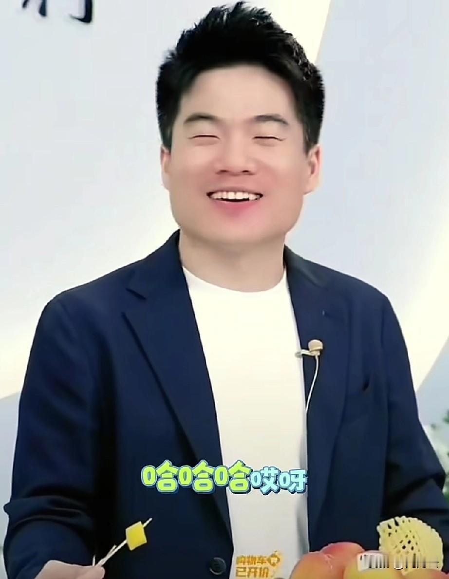 在对付董宇辉的这场舆论战中，最让对手头疼的一点可能是：铺天盖地的网暴，他当成批评