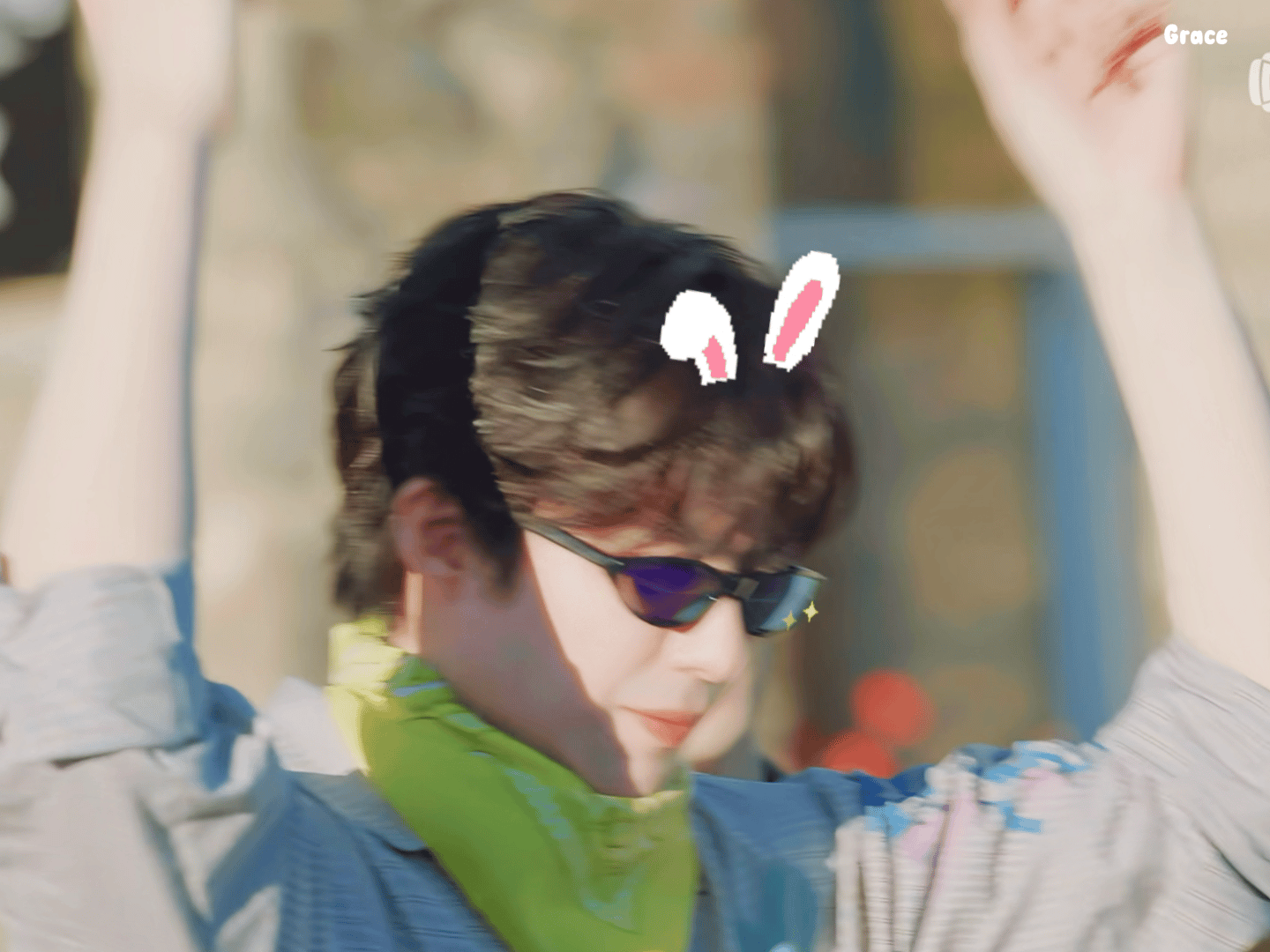 摩登兄弟刘宇宁直播[超话]  這不是特效，是本體被看見了。🐰刘宇宁 ​​​